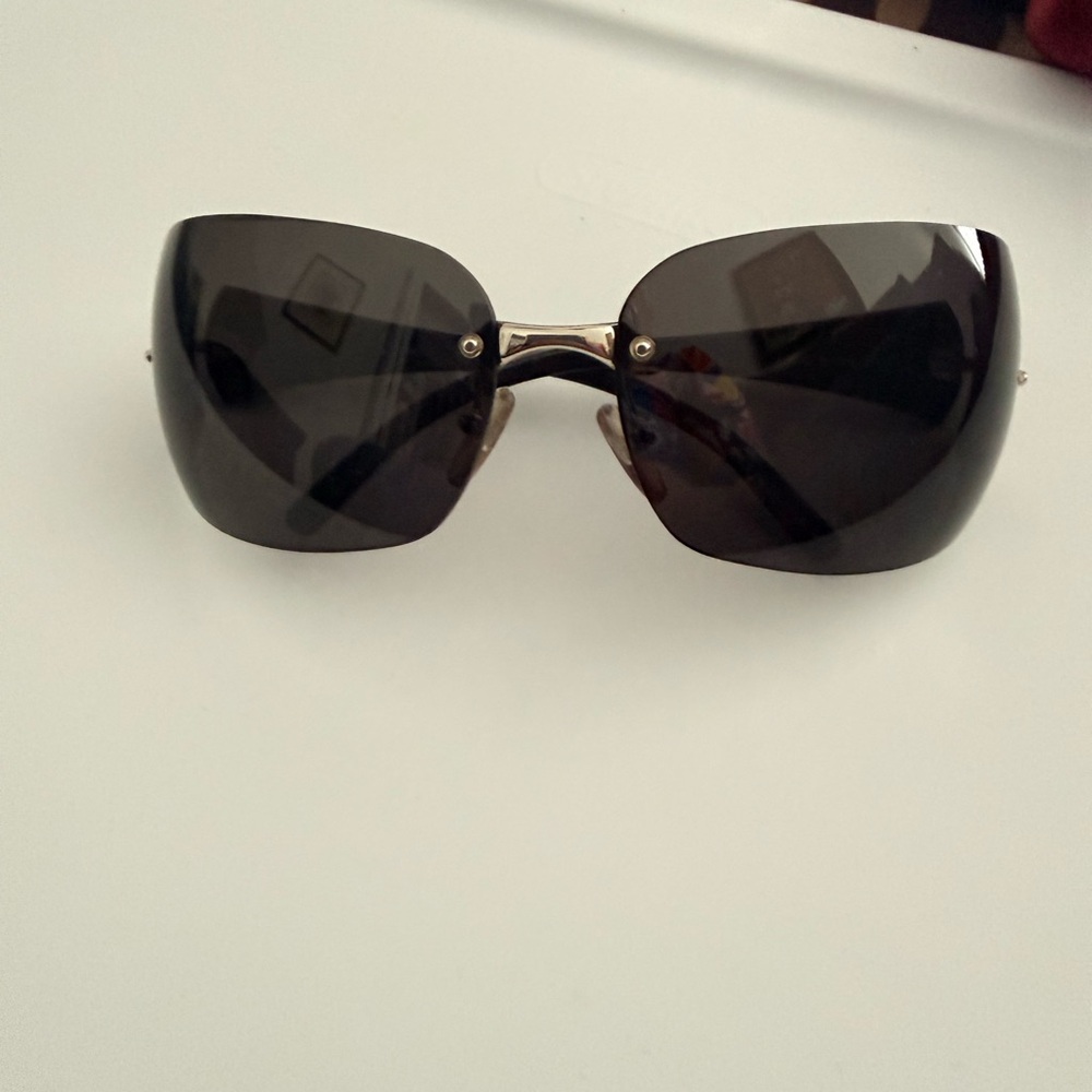 Vintage Fendi Elegant Black Sunglasses with Silver Artistic Design on Temples